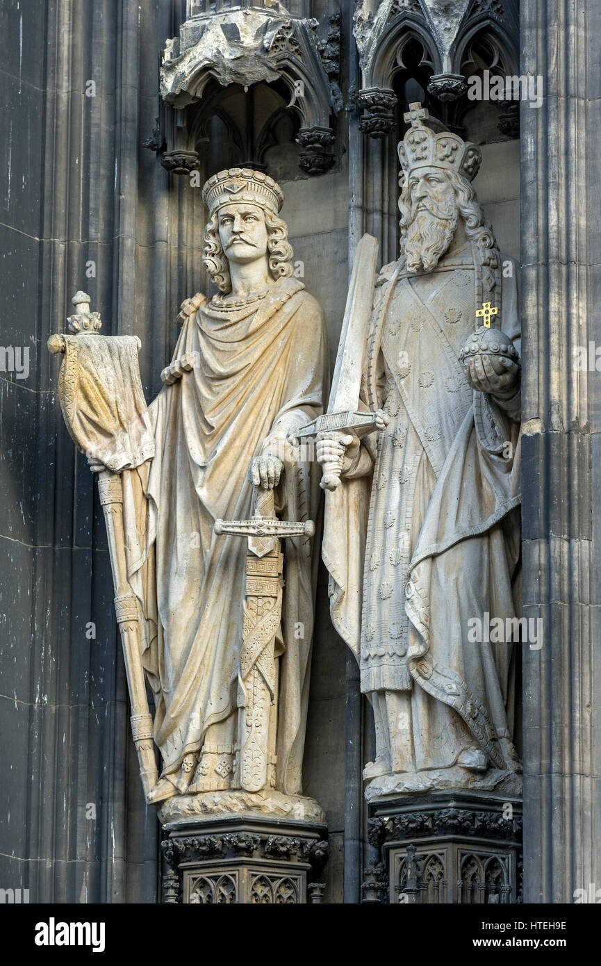 Figures of Roman emperors, Constantine I and Charlemagne, west facade, Cologne Cathedral, Cologne, North Rhine-Westphalia Stock Photo
