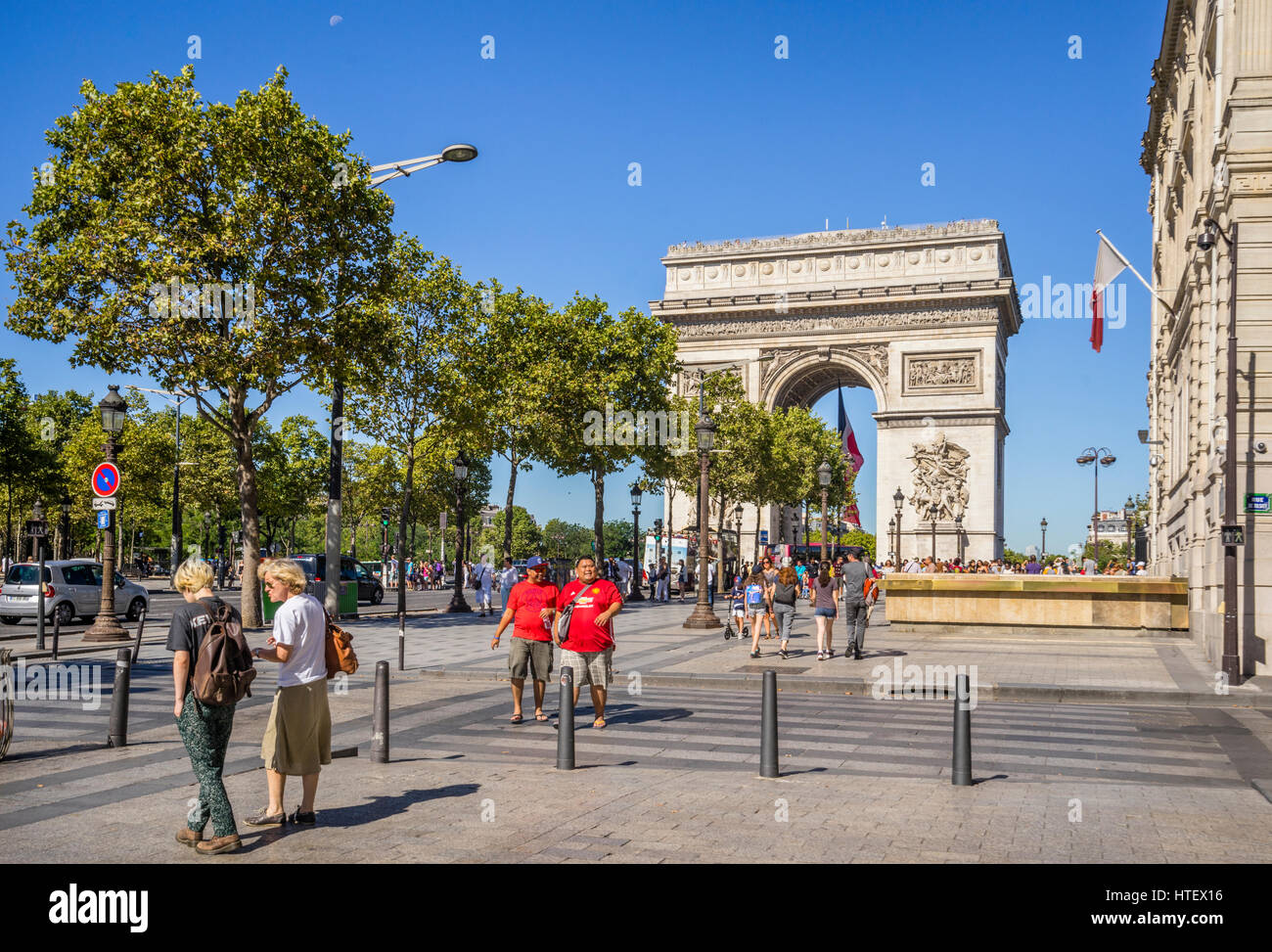 France, Ile-de-France, Paris, Arc de Triomphe de l'Étoile seen from Champs Elysées Stock Photo