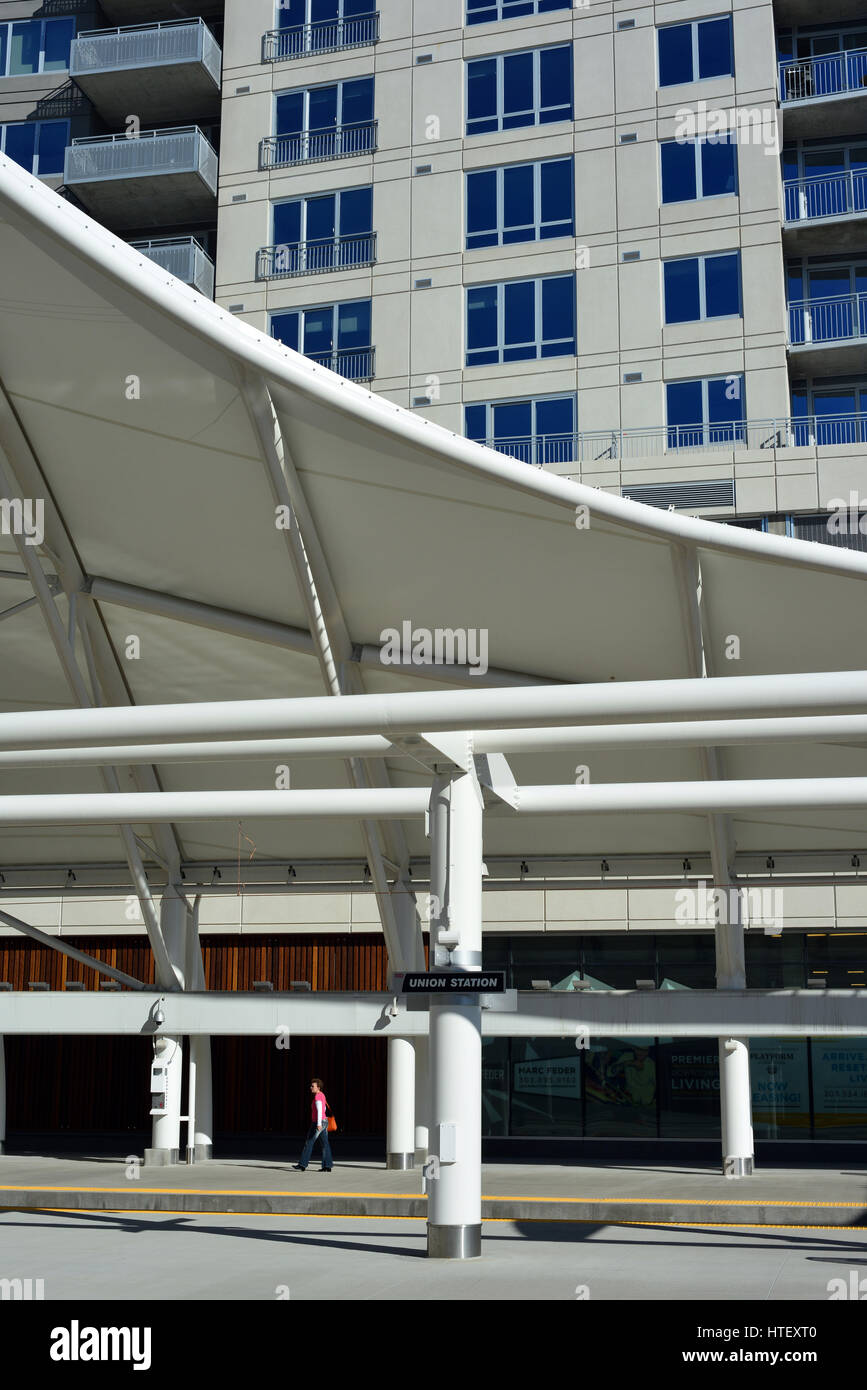Platform canopy hires stock photography and images Alamy