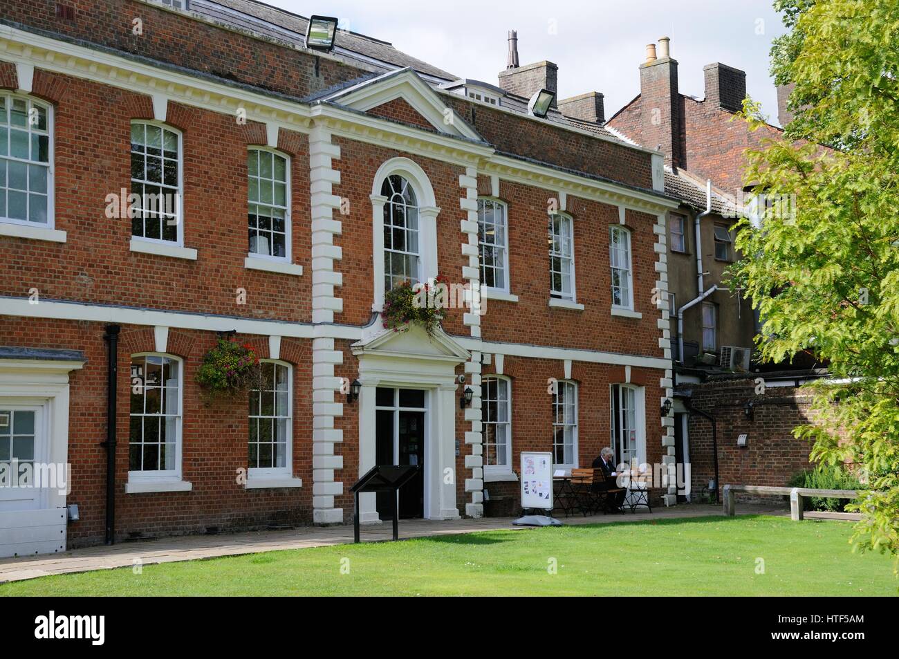 Priory House, High Street South, Dunstable, Bedfordshire is an historic