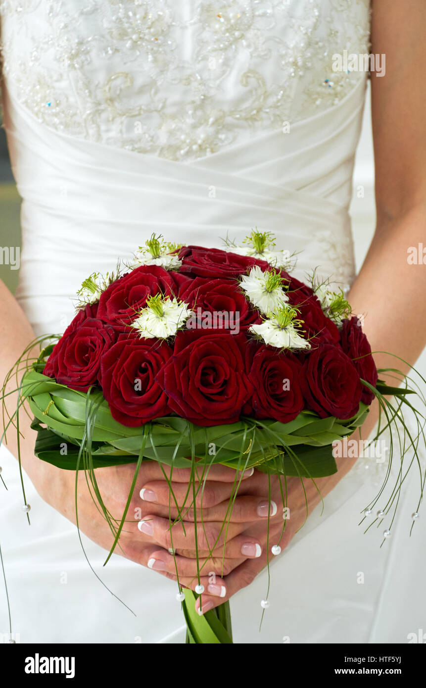 bride holding wedding bouquet with roses Stock Photo - Alamy