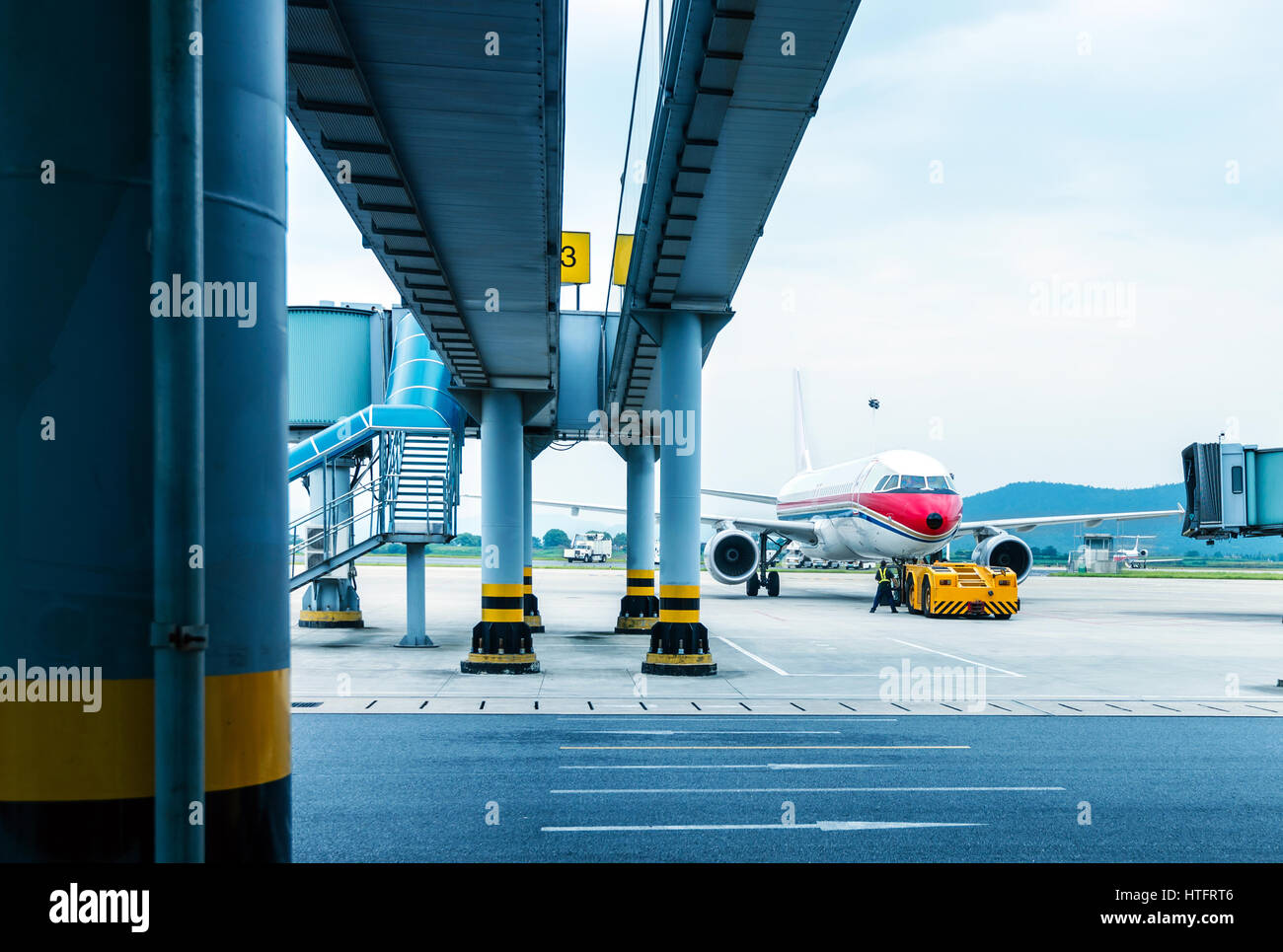 Cargo plane loading people hi-res stock photography and images - Alamy