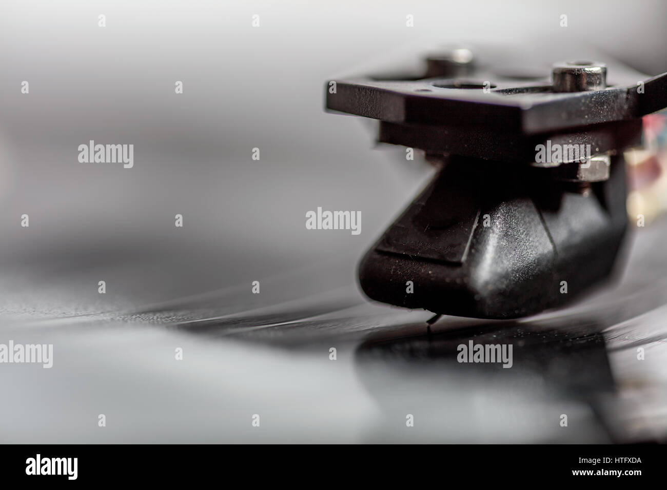 Moving magnet hi-res stock photography and images - Alamy