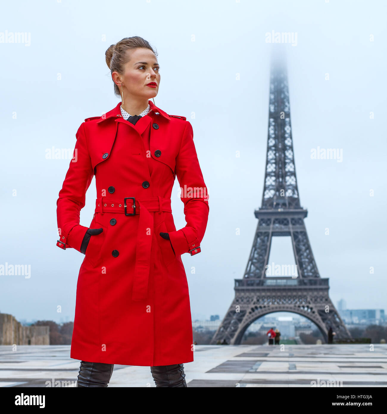 Female full length trench coat hi res stock photography and images Page 2 Alamy