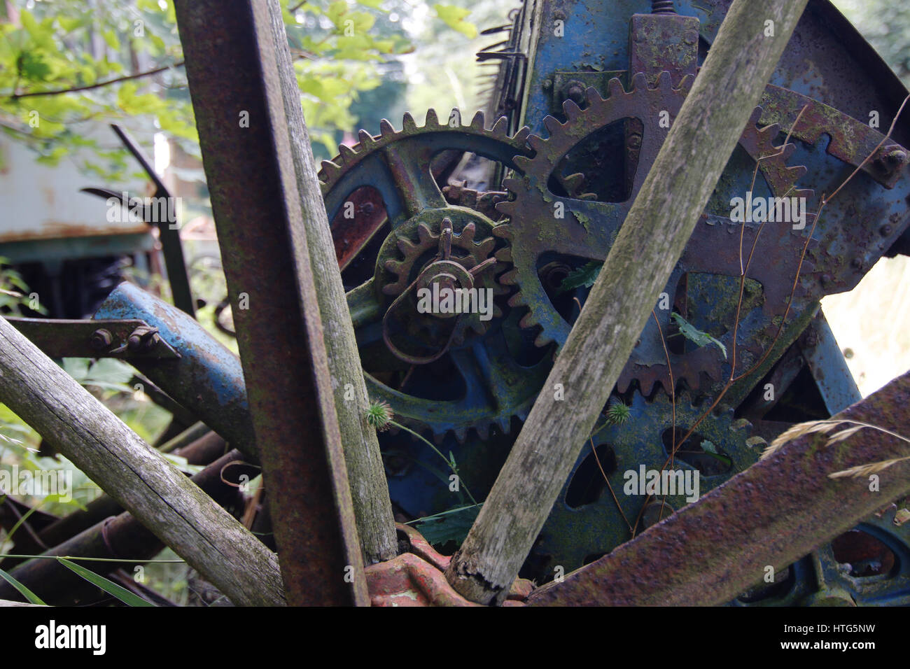 forgotten-broken-mechanism-at-the-dump-gears-stock-photo-alamy