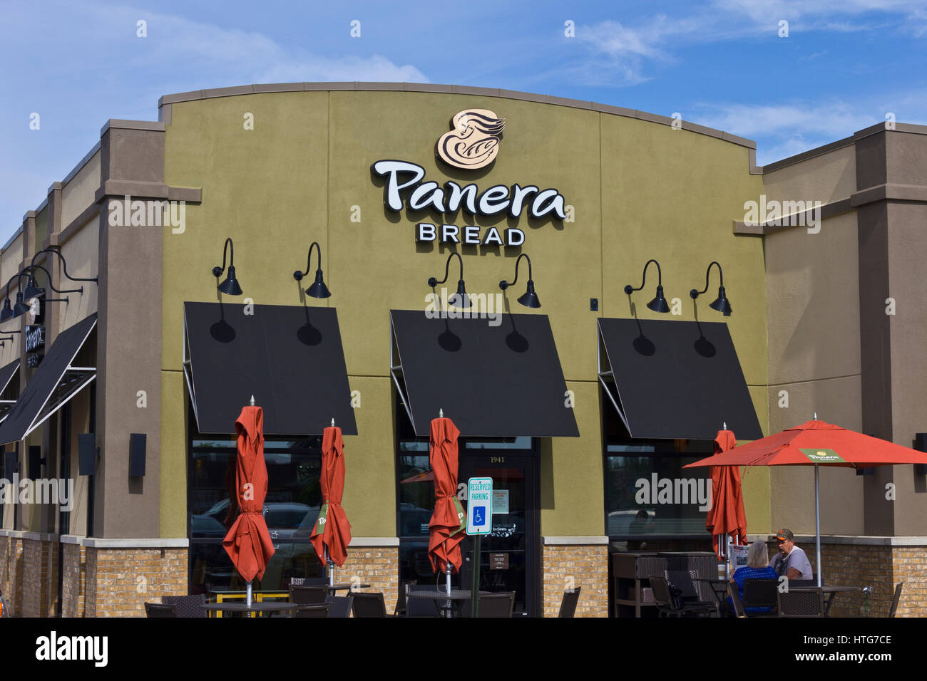 Panera Bread Restaurant Exterior and Trademark Logo Editorial Stock Photo -  Image of june, sign: 282425618