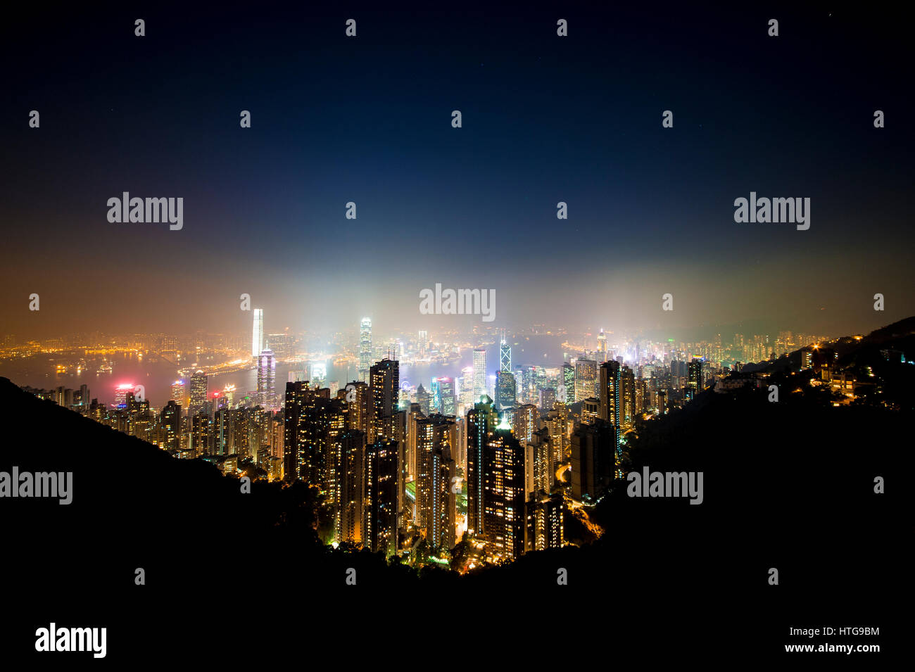 Amazing view of the city of Hong Kong from the hill of Victoria Peak ...
