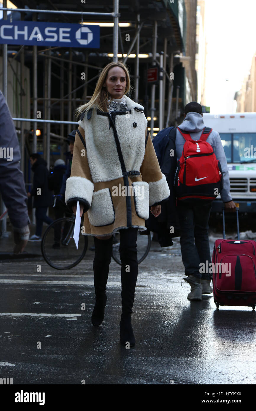 New YorK, 10 Feb 2017 Fashionista  seen  outside  Kalvin Klein  show Ny fashion week RTW  FW17-18 Womenswear. Stock Photo