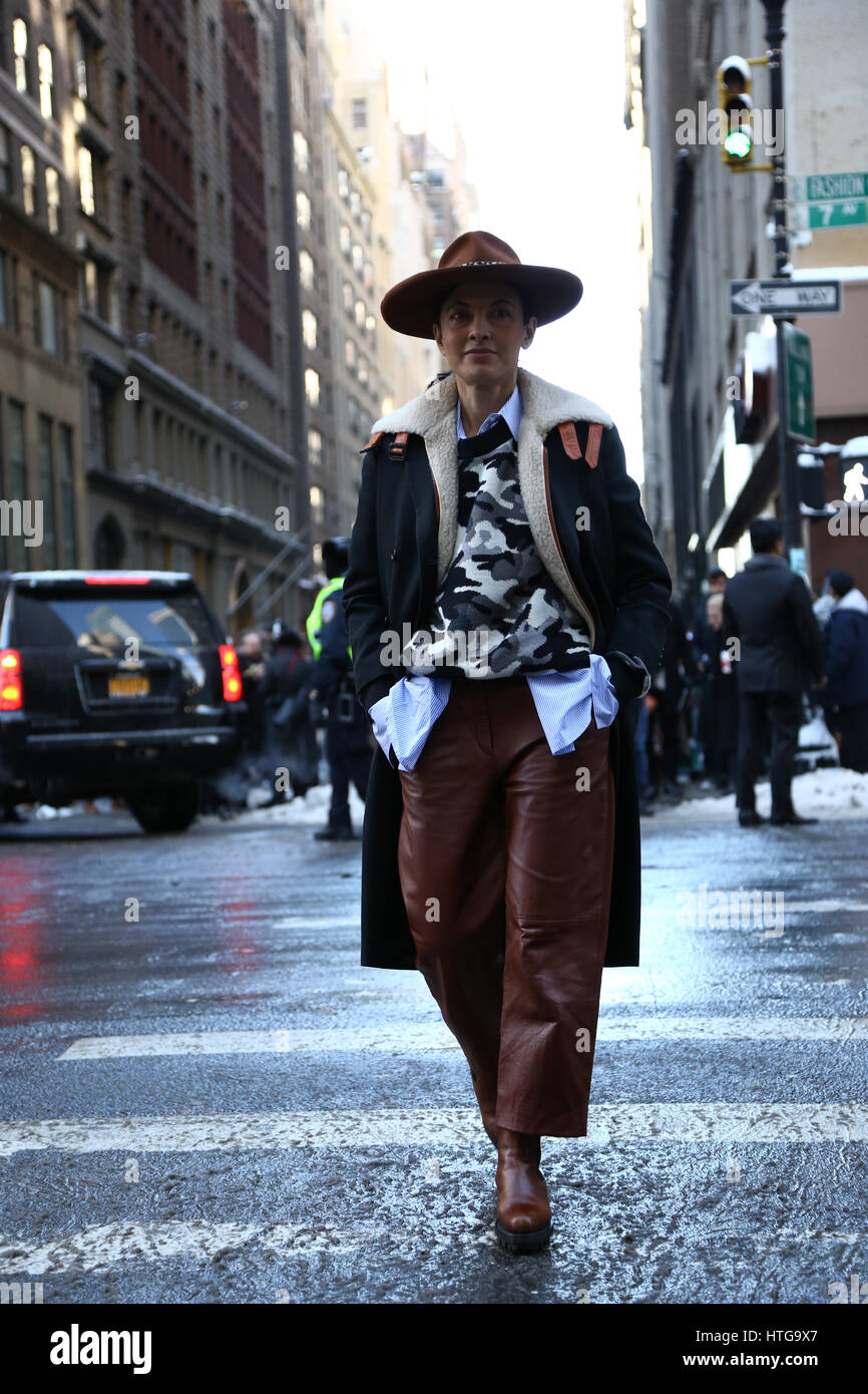New YorK, 10 Feb 2017 Fashionista  seen  outside  Kalvin Klein  show Ny fashion week RTW  FW17-18 Womenswear. Stock Photo