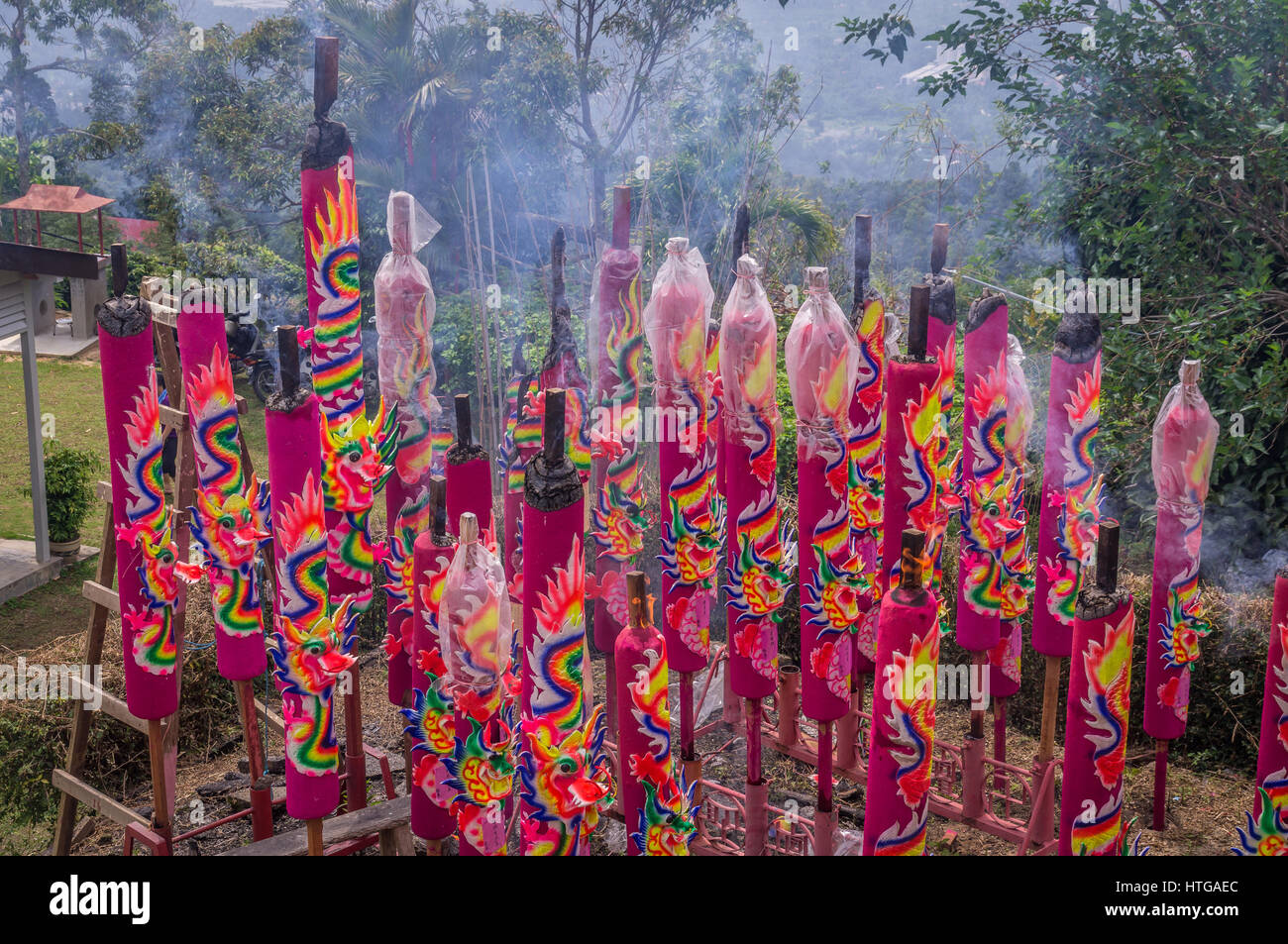 Chinese temple altar candle hi-res stock photography and images - Alamy