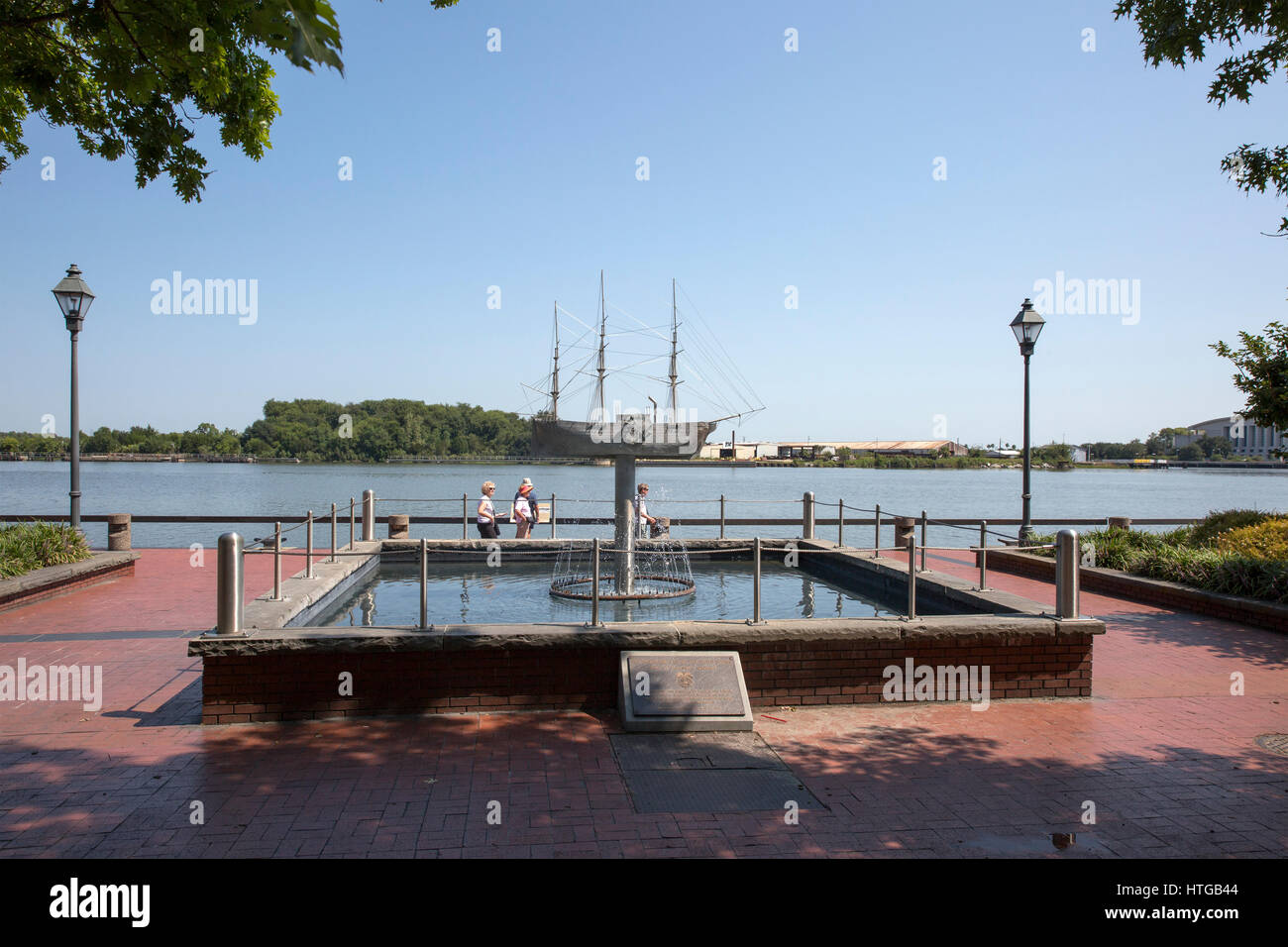 Monument to the various important ships named after the city Savannah.  The steamship Savannah is modeled, river in the background Stock Photo