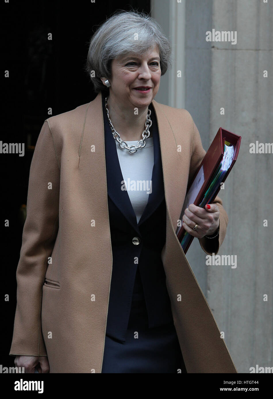 London, 15th Mar, 2017. Prime Minister Theresa May seen leaving 10 Downing Street to attend Prime Minister's Question Time in House of Commons. Credit: WFPA/Alamy Live News Stock Photo