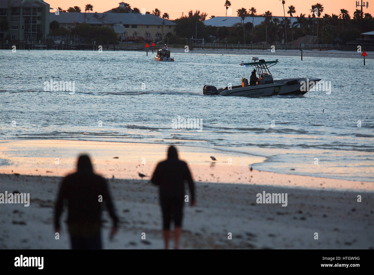 St. Pete Beach, Florida, USA. 15th Mar, 2017. SCOTT KEELER | Times.Pinellas Sheriff officers and US Coastgurd personal search for missing boaters off of Pass-A- Grille in the Pass-A-Grille Channel. 3/15/17. Credit: Scott Keeler/Tampa Bay Times/ZUMA Wire/Alamy Live News Stock Photo