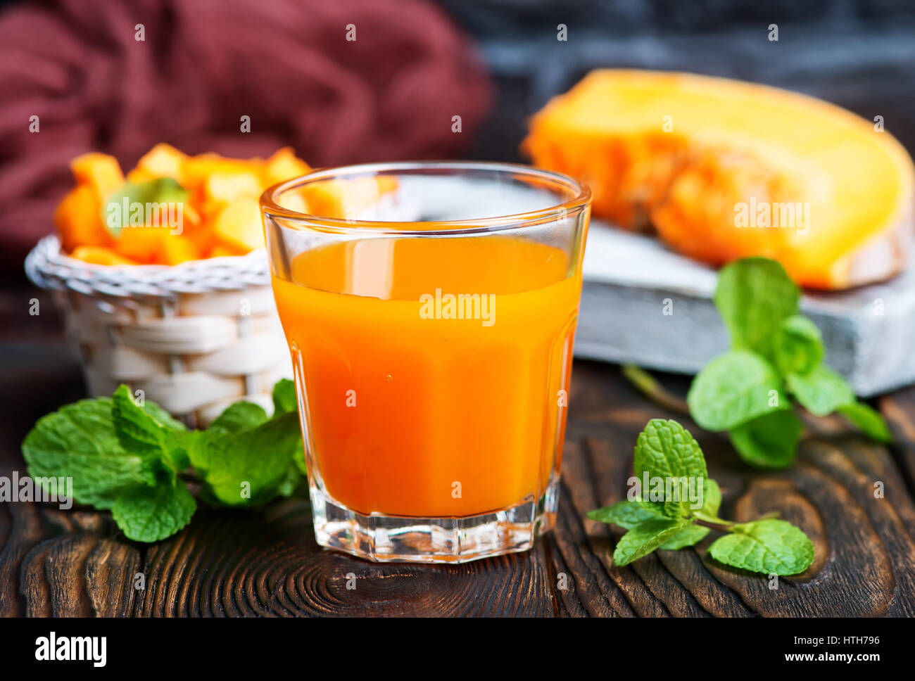 Для чего полезен тыквенный сок. Баринов тыквенный сок. Сок из тыквы. Сок из тыквы. Для чего полезен тыквенный сок.