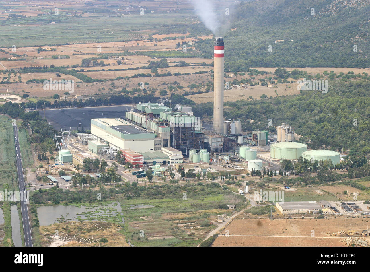 Power plant infrastructure hi-res stock photography and images - Alamy