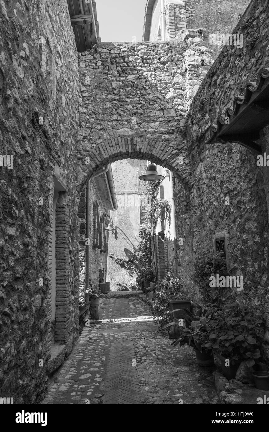 Antique Alley with stone arch Stock Photo - Alamy