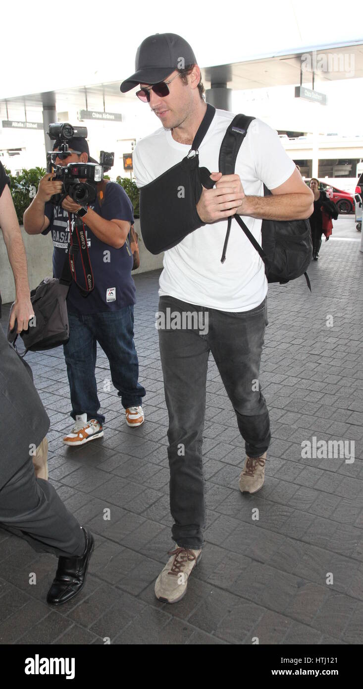 Armie Hammer causally dressed with his arm sling as he departs from Los Angeles International Airport (LAX)  Featuring: Armie Hammer Where: Los Angeles, California, United States When: 08 Feb 2017 Stock Photo