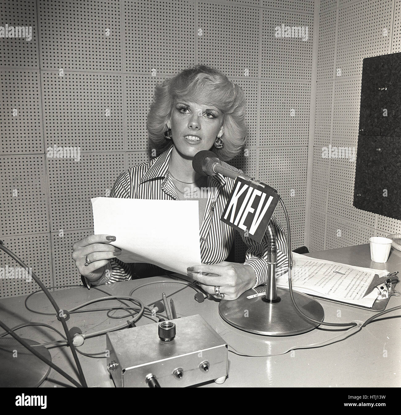 1950s, historical, USA, blonde female radio news announcer broadcasting to  Kiev, the third largest city of the then 'Soviet Union', but now the  capital, and largest city of the Ukraine Stock Photo -