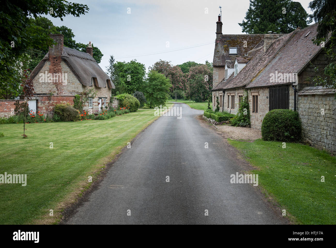 A thatched cottage in the Warwickshire village of Honington, England, UK Stock Photo Alamy