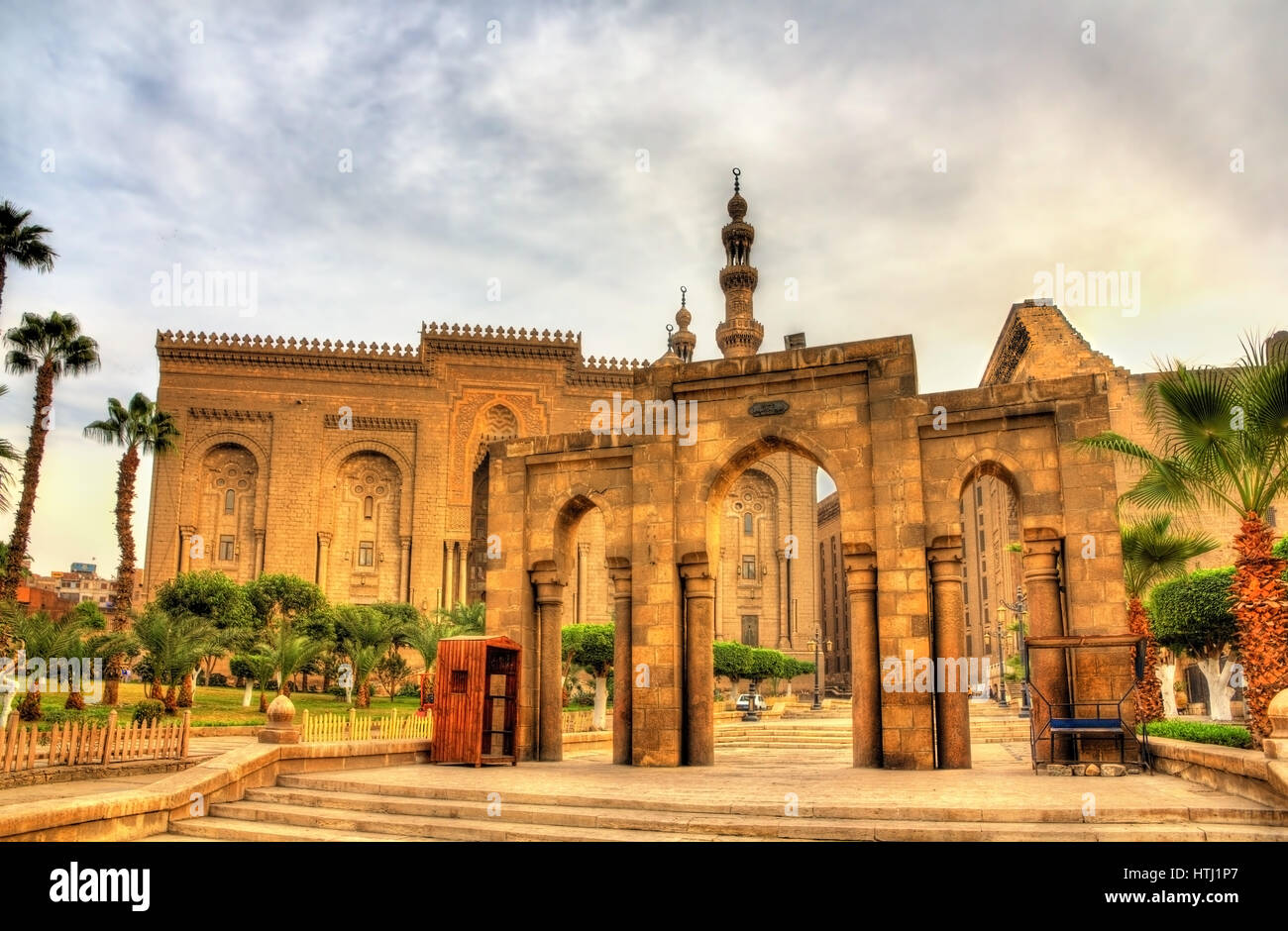 Salah ed Din Street: passage between Al Rifai Mosque and Sultan Hassan Mosque - Cairo, Egypt Stock Photo