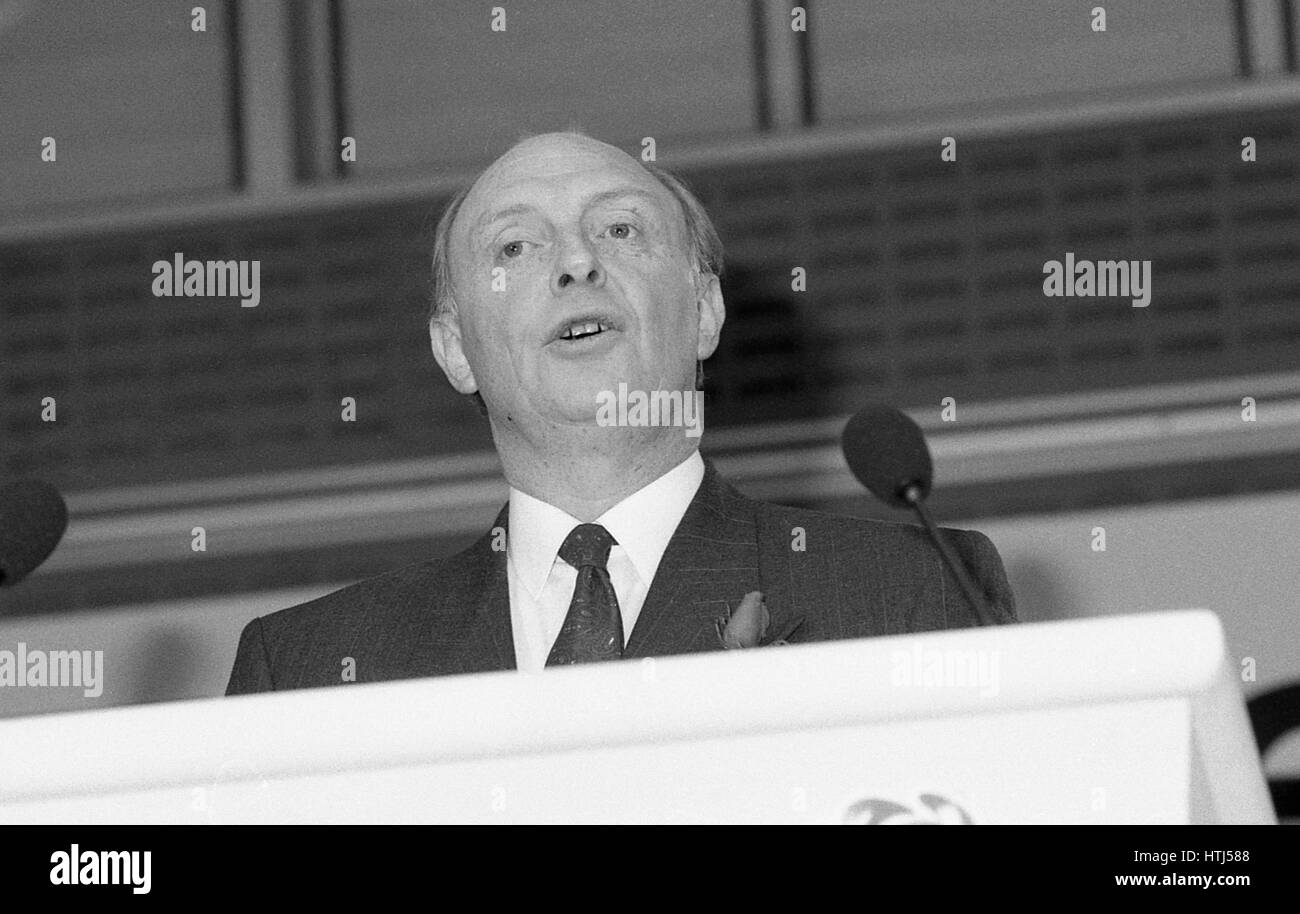 Rt. Hon. Neil Kinnock, Leader of the Labour party and Member of Parliament for Islwyn, attends an education  policy launch press conference in London, England on December 4, 1990. Stock Photo