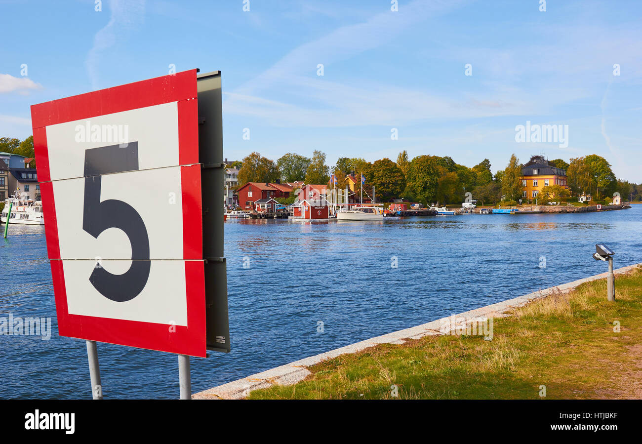 Boat speed limit sign hires stock photography and images Alamy
