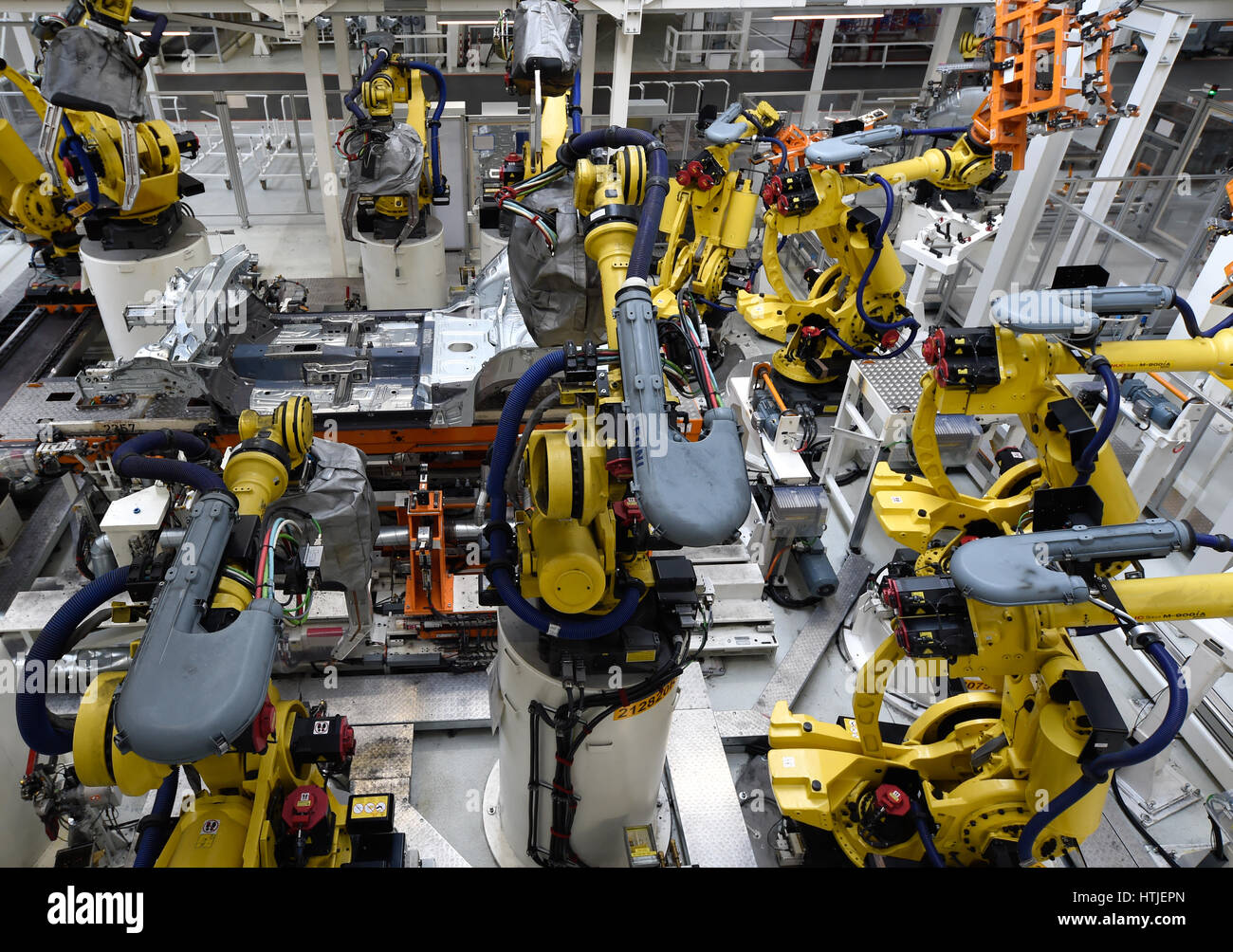 Welding robots hires stock photography and images Alamy