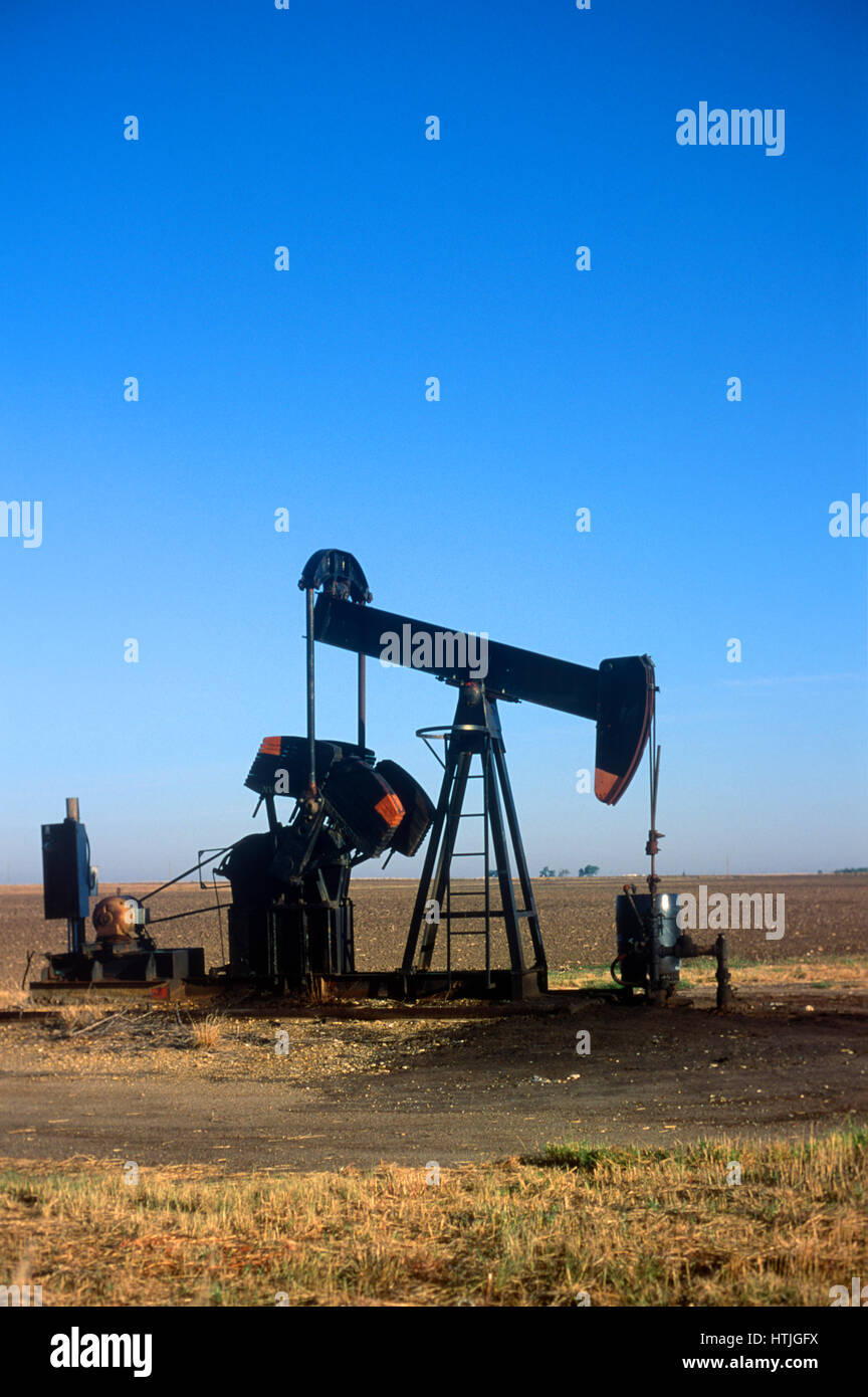 Oil well in Nebraska farm field Stock Photo