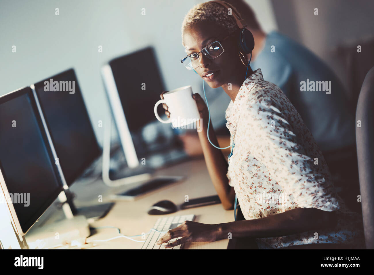 Concentrated programmer man pc hi-res stock photography and images - Alamy