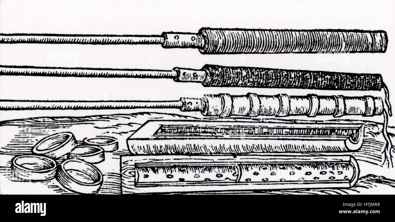 Moulds for making fire tubes. These were fired from cannon, either at enemy forces or for setting fire to wooden gates. From 'De la pirotechnia' by Vannoccio Biringuccio (Venice, 1540) Stock Photo