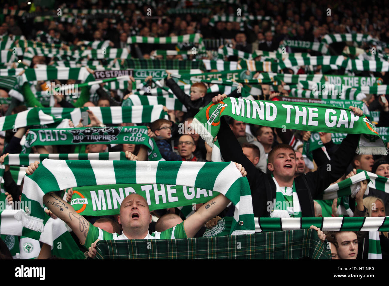 Celtic fans sing "You'll Never Walk Alone" before the Ladbrokes Scottish  Premiership match at Celtic Park, Glasgow Stock Photo - Alamy