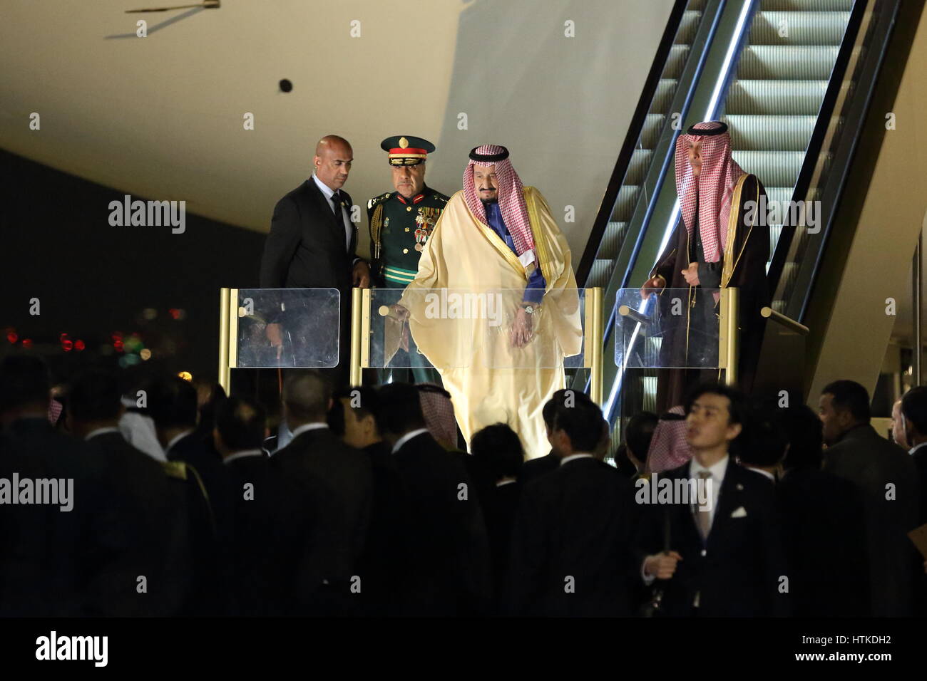 Tokyo, Japan. 12th March 2017. Saudi Arabia's King Salman bin Abdulaziz Al Saud arrives at Haneda International Airport, Tokyo Japan on 12 Mar 2017. Credit: Motoo Naka/AFLO/Alamy Live News Stock Photo