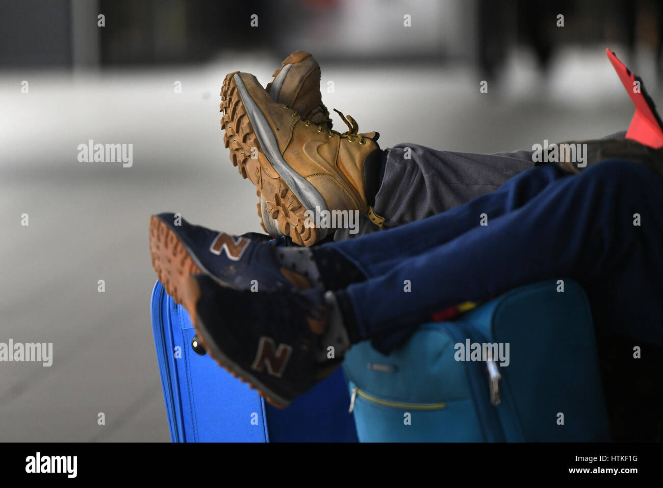 Feet propped up hires stock photography and images Alamy