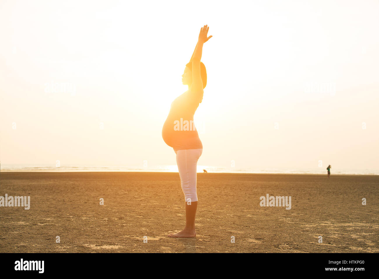 Pregnant woman on beach hi-res stock photography and images - Page 12 -  Alamy