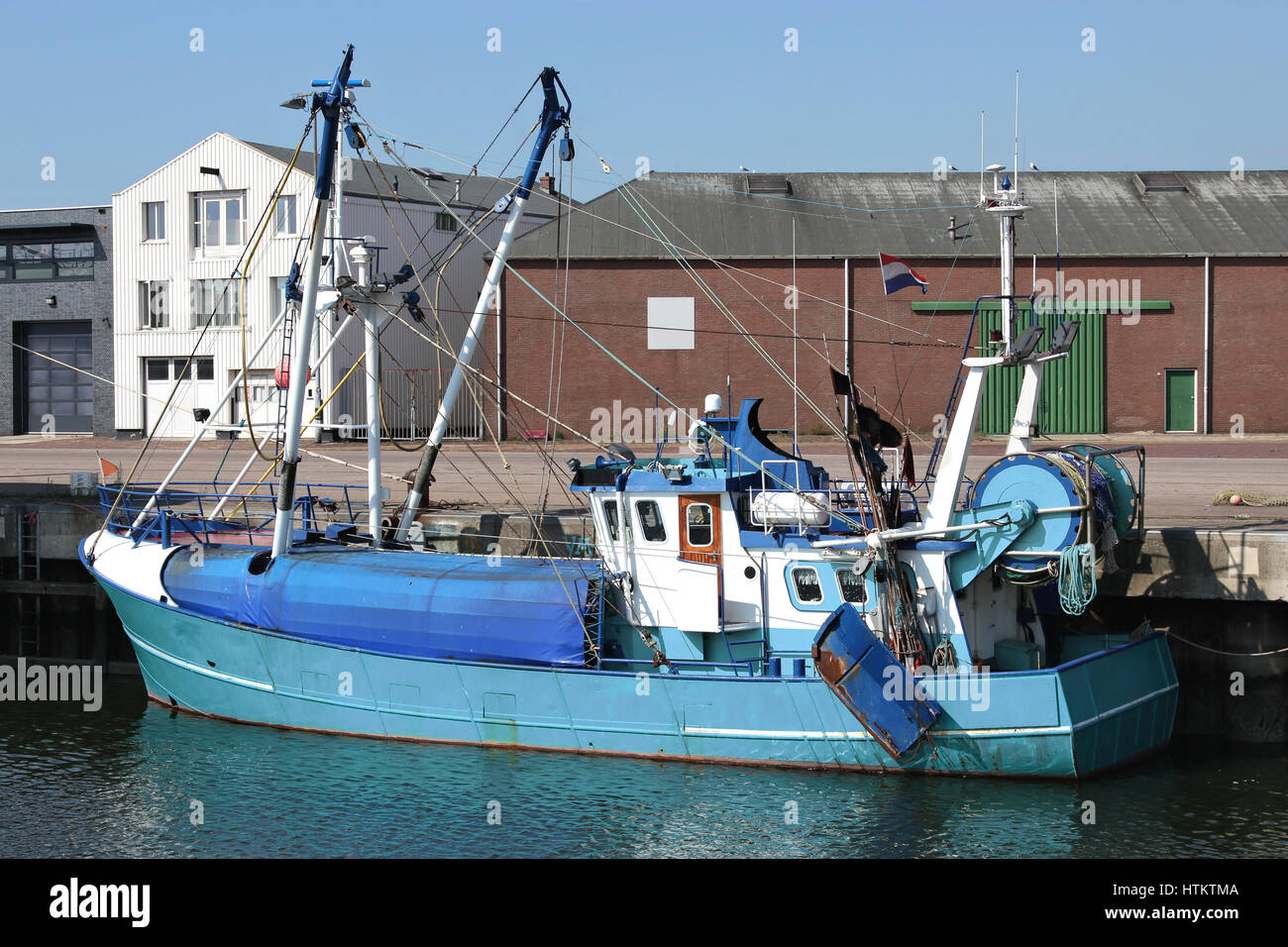 Fish Loading Jetty Trawler loading hi-res stock photography and images - Alamy