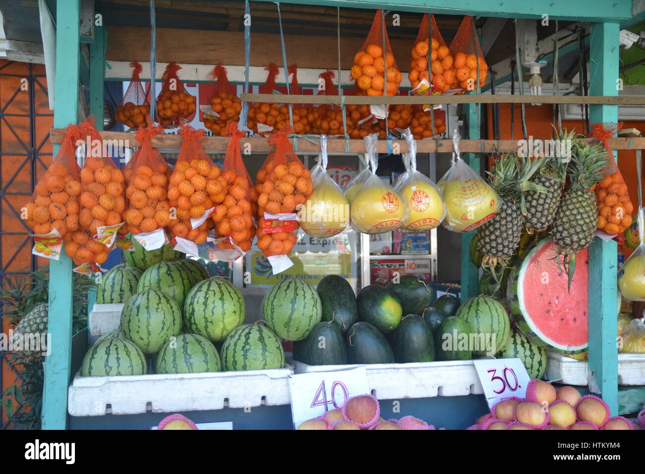 Free market n Puerto Princesa, lots of fresh fruits, pineapple