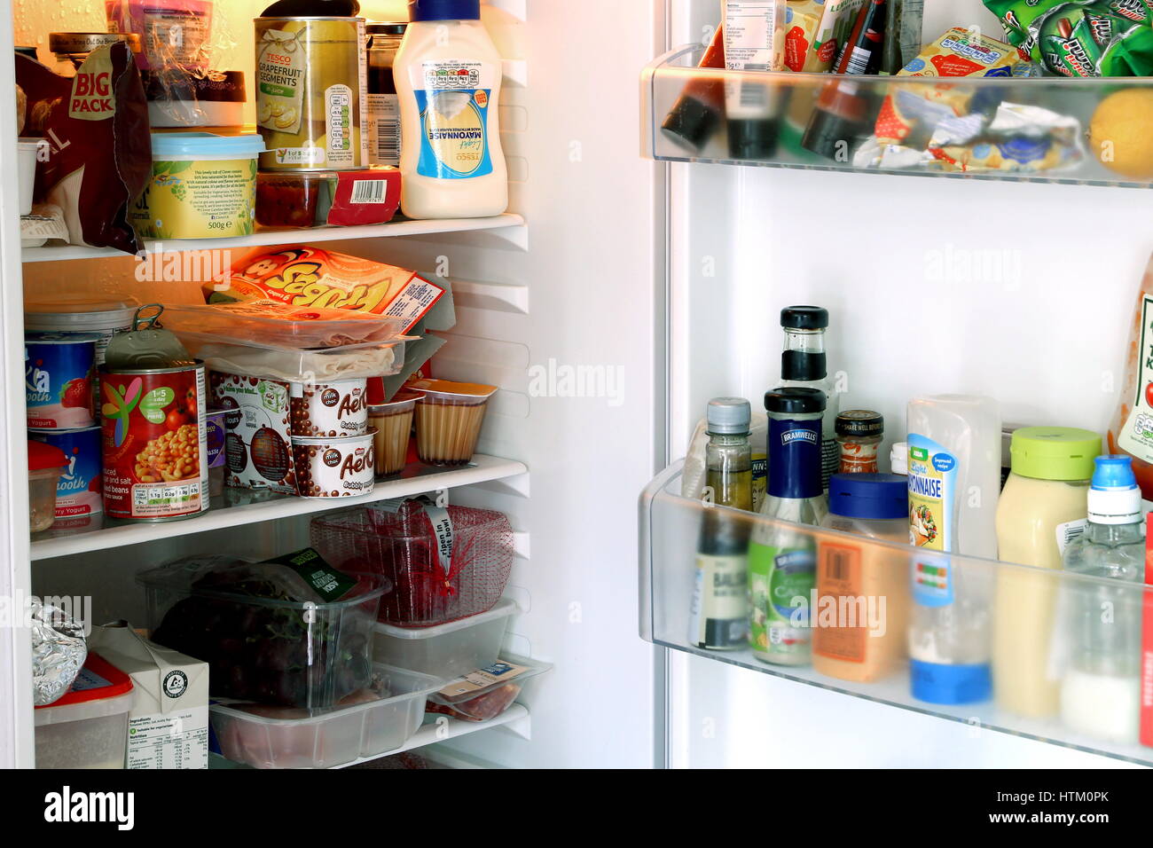 https://c8.alamy.com/comp/HTM0PK/camberley-uk-feb-1st-2017-contents-of-a-packed-domestic-uk-fridge-HTM0PK.jpg