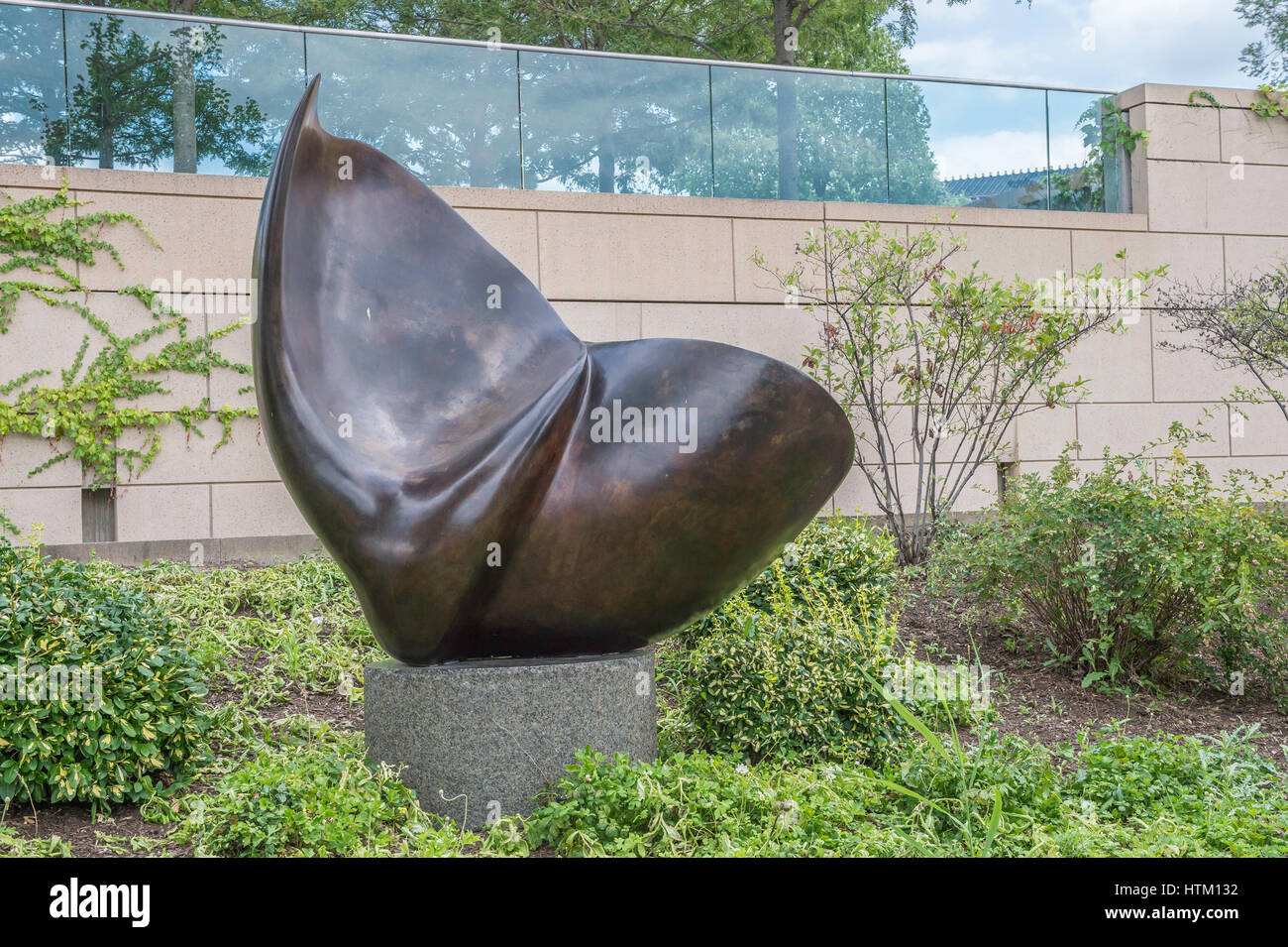 Flukes by Gordon Gund, Sculpture Garden, Philadelphia Museum of Art, Philadelphia, Pennsylvania, USA Stock Photo