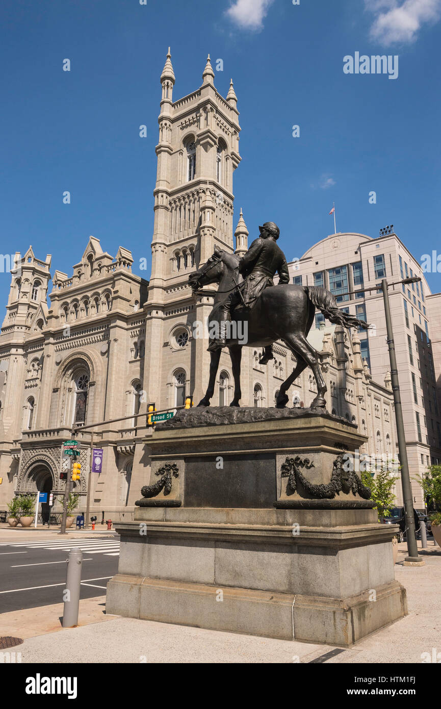 Masonic Temple, 1 North Broad Street, with Gen. George McClellan monument by Henry Jackson Ellicott, Philadelphia, Pennsylvania, USA Stock Photo