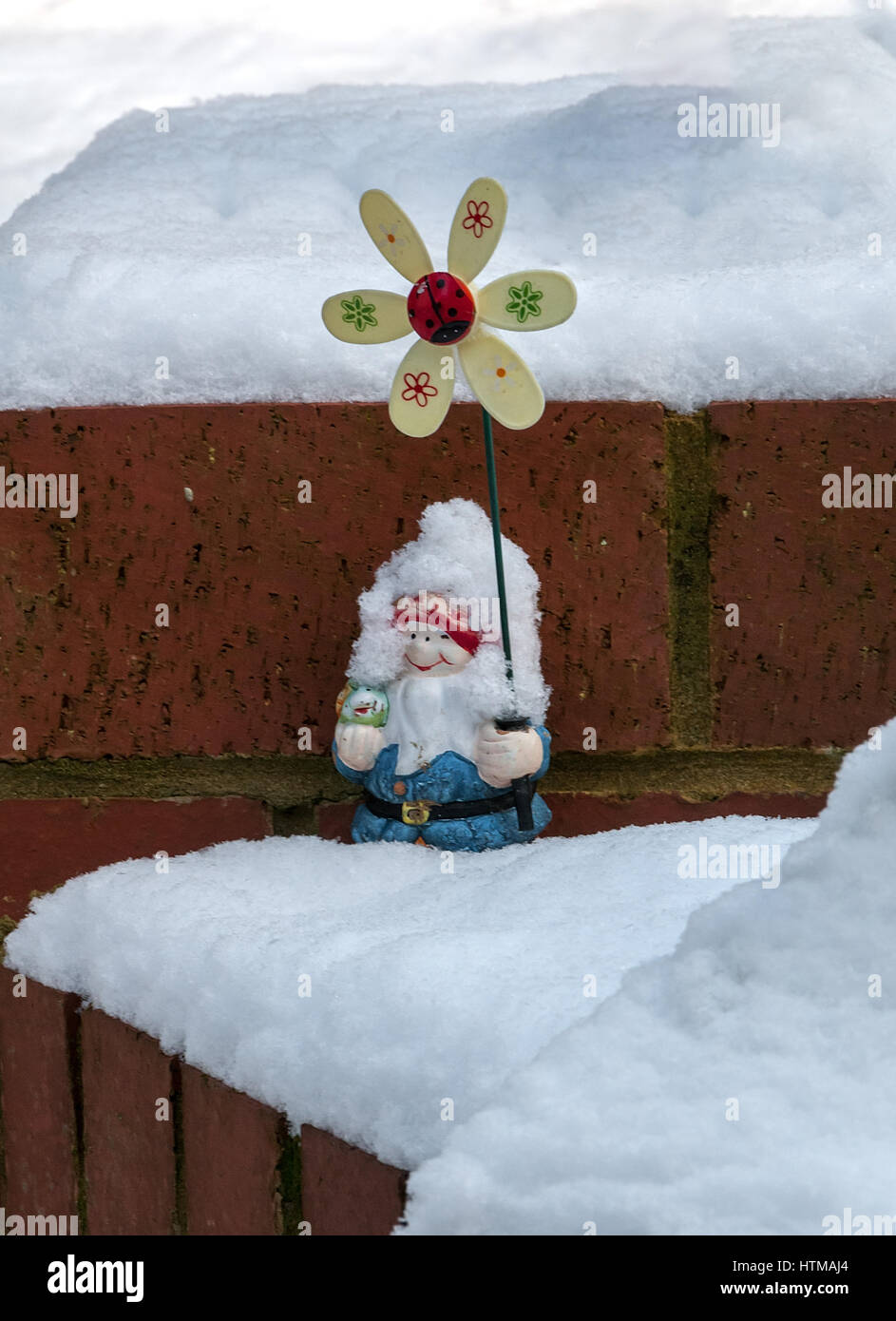 Happy garden gnome hires stock photography and images Alamy