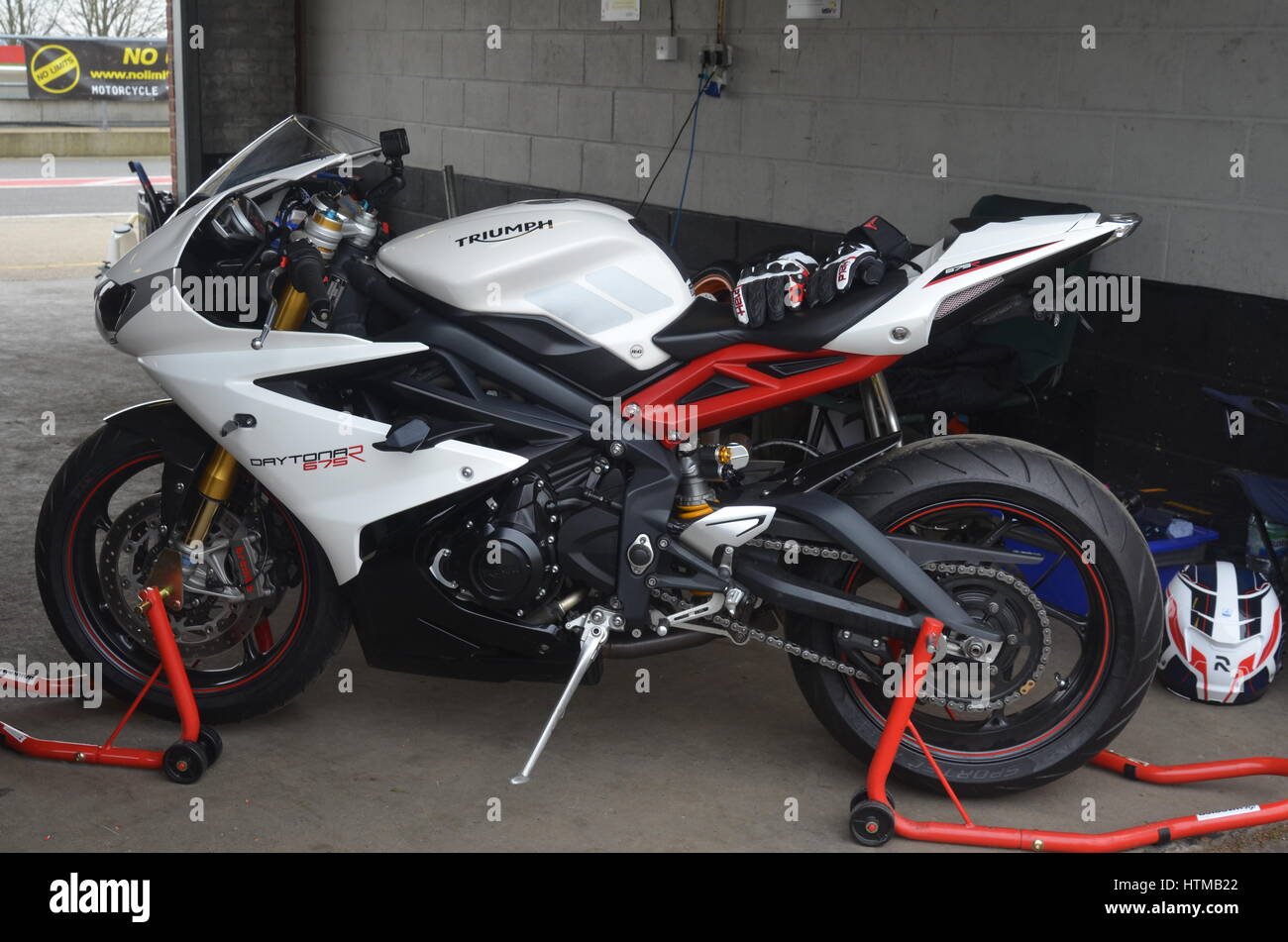 トライアンフ デイトナ675r Daytona675(2014～）ARROW トライアンフ デイトナ675（2014-） 購入ガイド | バージン