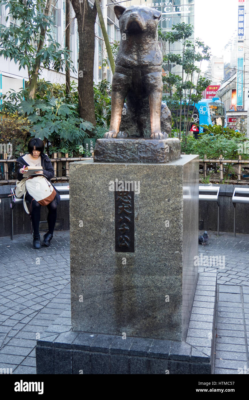 Bronze Hachiko Memorial Statue at Hachiko Square, Shibuya train Station