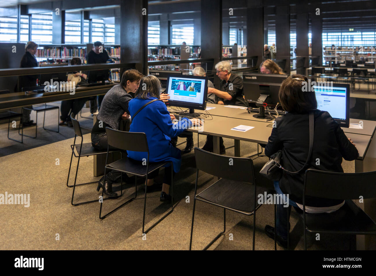 Library search screen hi-res stock photography and images - Alamy