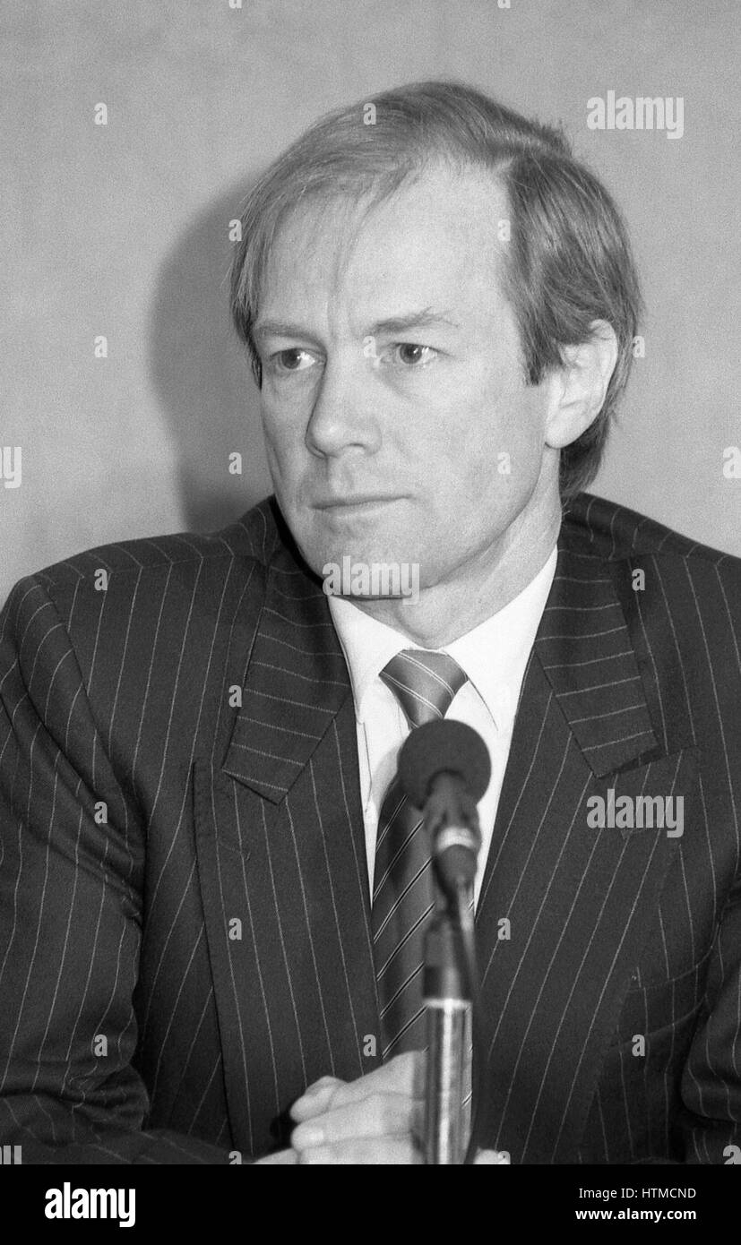 Rt. Hon. Peter Lilley, Secretary of State for Trade and Industry and Conservative party Member of Parliament for St. Albans, attends a party press conference in London, England on February 21, 1992. Stock Photo