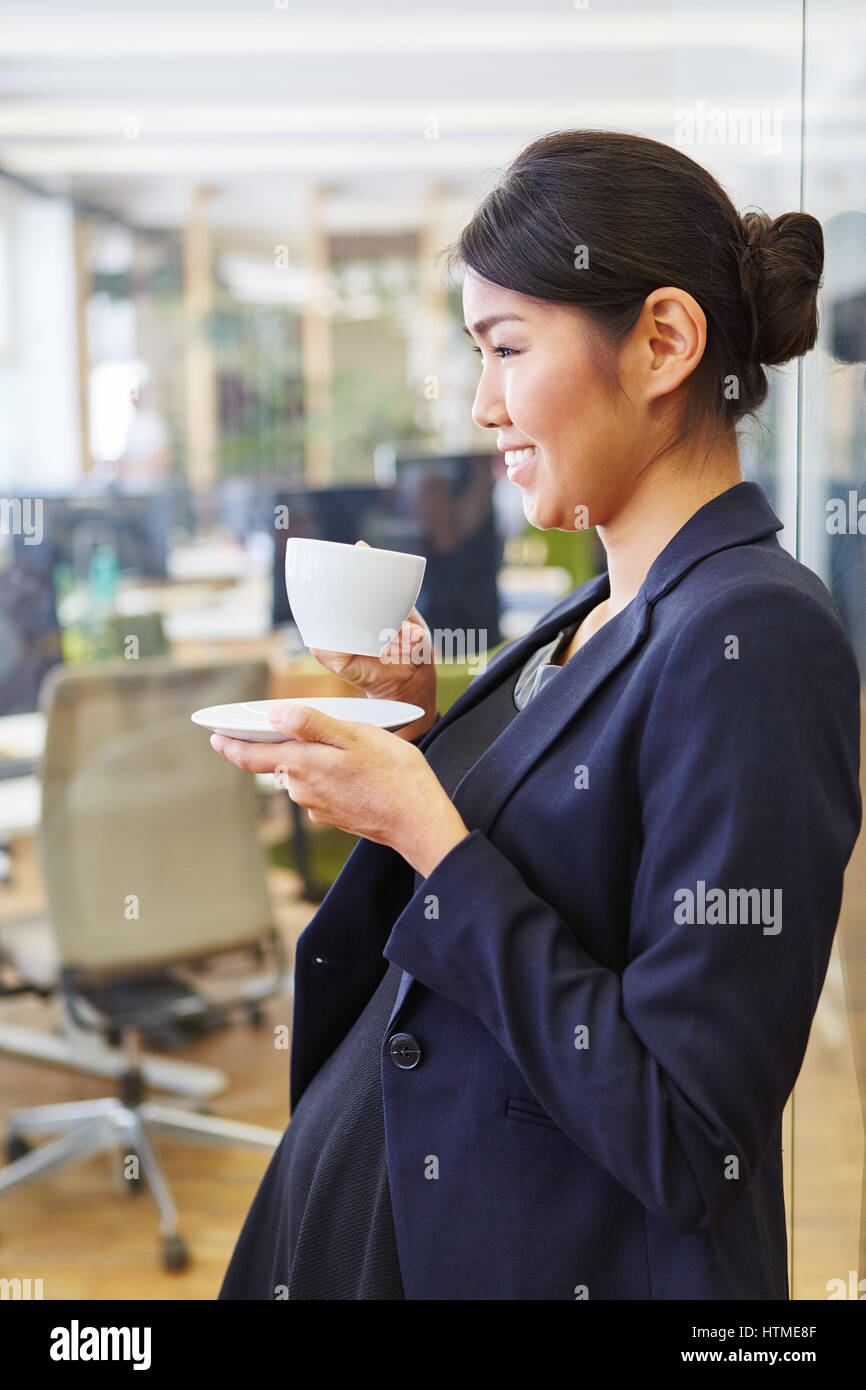Businesswoman taking a coffee break and smiling Stock Photo - Alamy