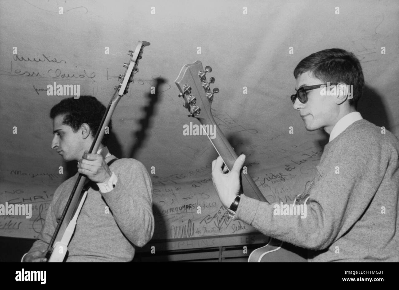 Aldo Martinez and Jacques Dutronc performing at the Golf-Drouot in Paris, 1964. Stock Photo