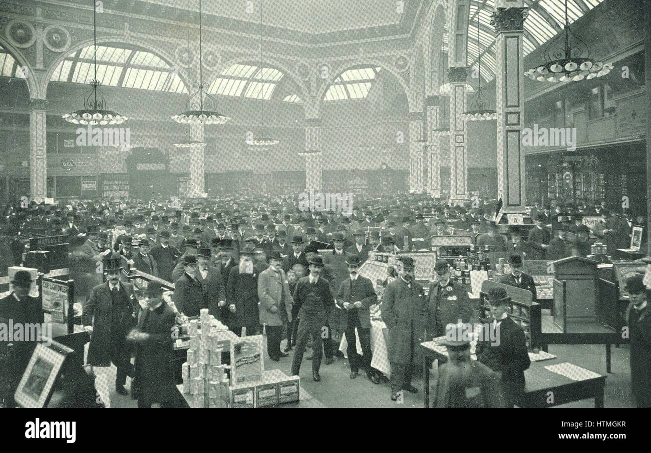 Business in full swing in The Manchester Exchange, headquarters of the grocery trade in Lancashire, England, c1905. Stock Photo