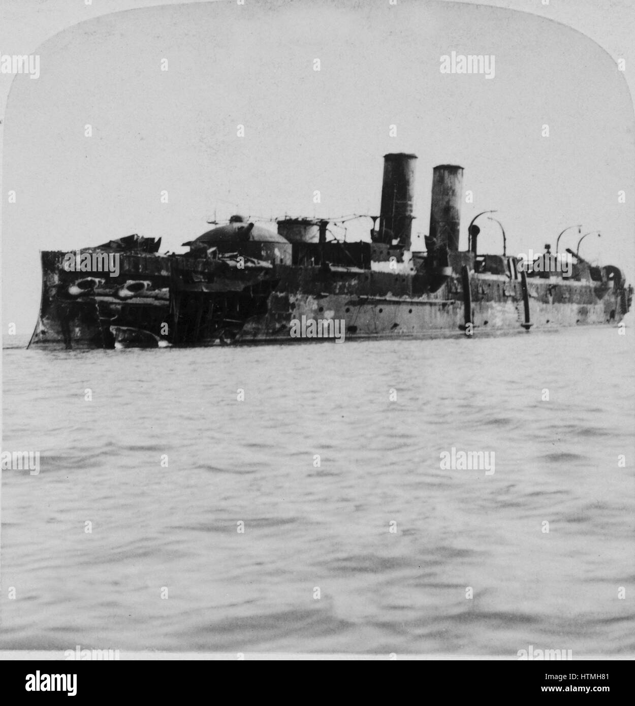 The Spanish 'Vizcaya' destroyed by American fleet- on the rocks off Cuba during the Spanish American War 1899. photographic print on stereo card : stereograph. Stock Photo