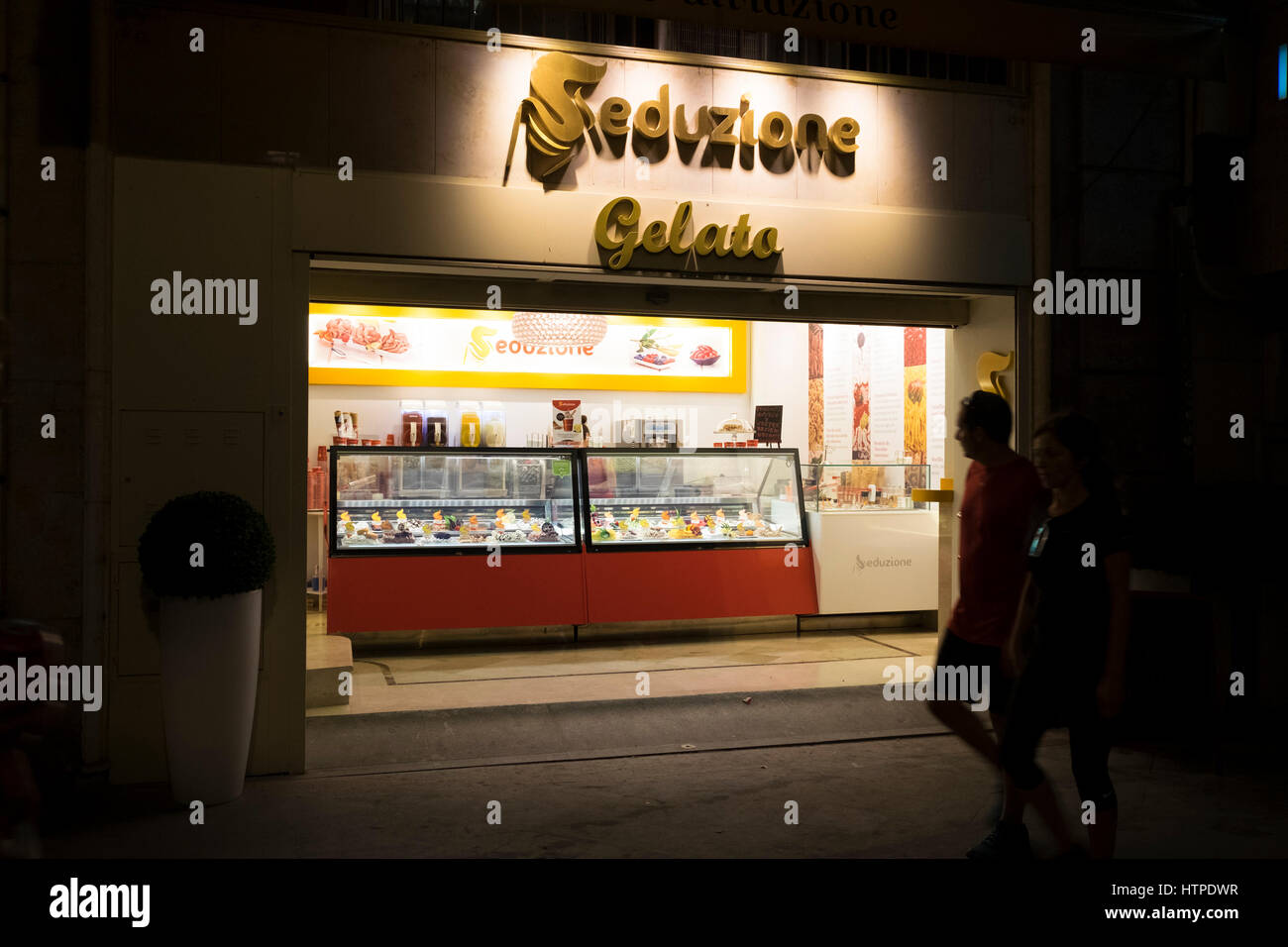 Ice Cream Shop Exterior High Resolution Stock Photography And Images Alamy