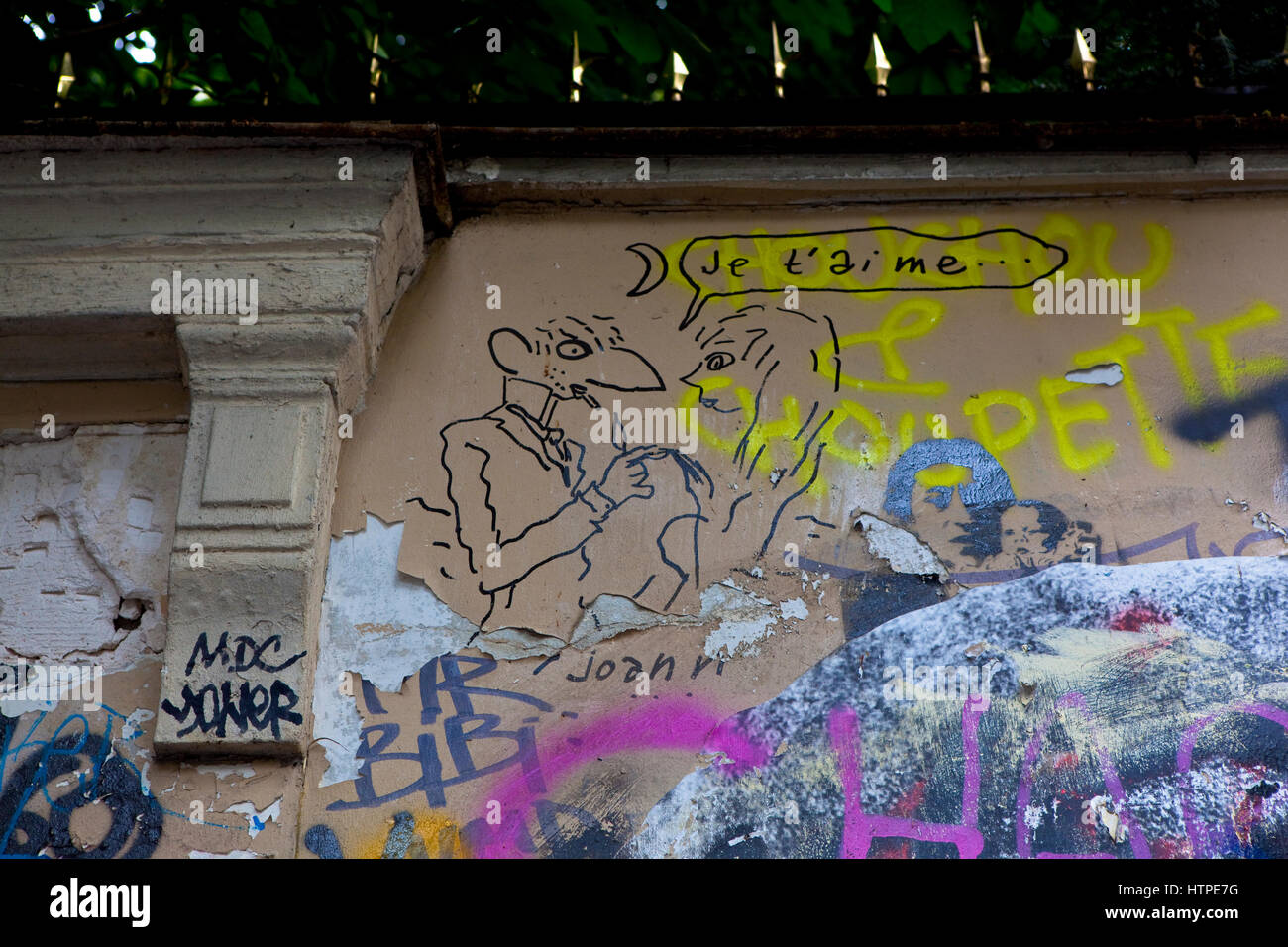 Grafitti by Joann Sfar on exterior of house of Serge Gainsbourg, 5 Bis Rue de Verneuil, 75006 Paris, France.  La maison de Serge Gainsbourg. Stock Photo